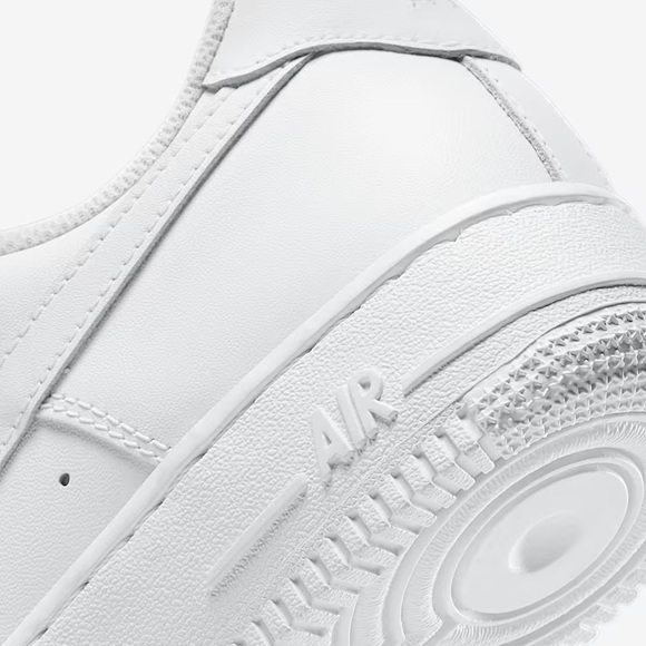 NWOT NIKE Air Force 1 '07 Sneakers- White W9.5/M8 - Picture 3 of 16